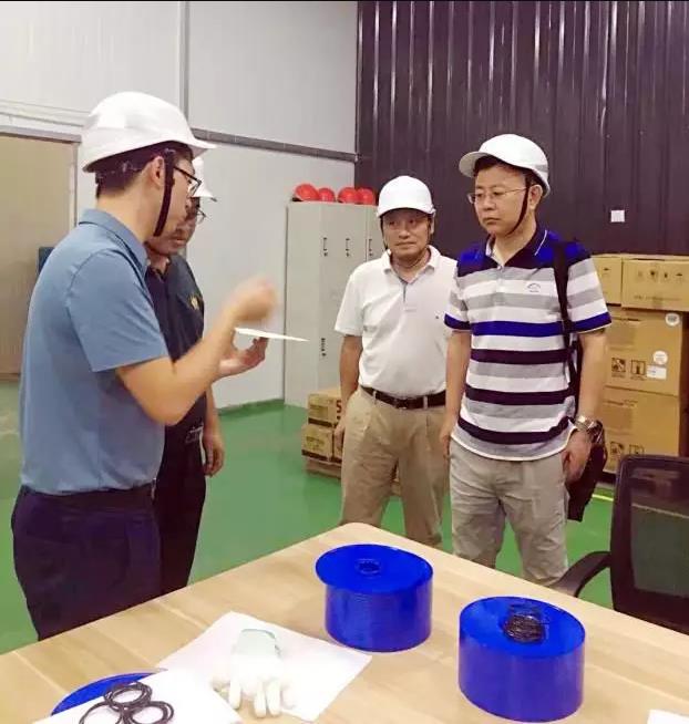 中石油西南油氣田分公司、中石油川慶鉆探公司、長(zhǎng)江大學(xué)領(lǐng)導(dǎo)和專(zhuān)家來(lái)我司考察調(diào)研