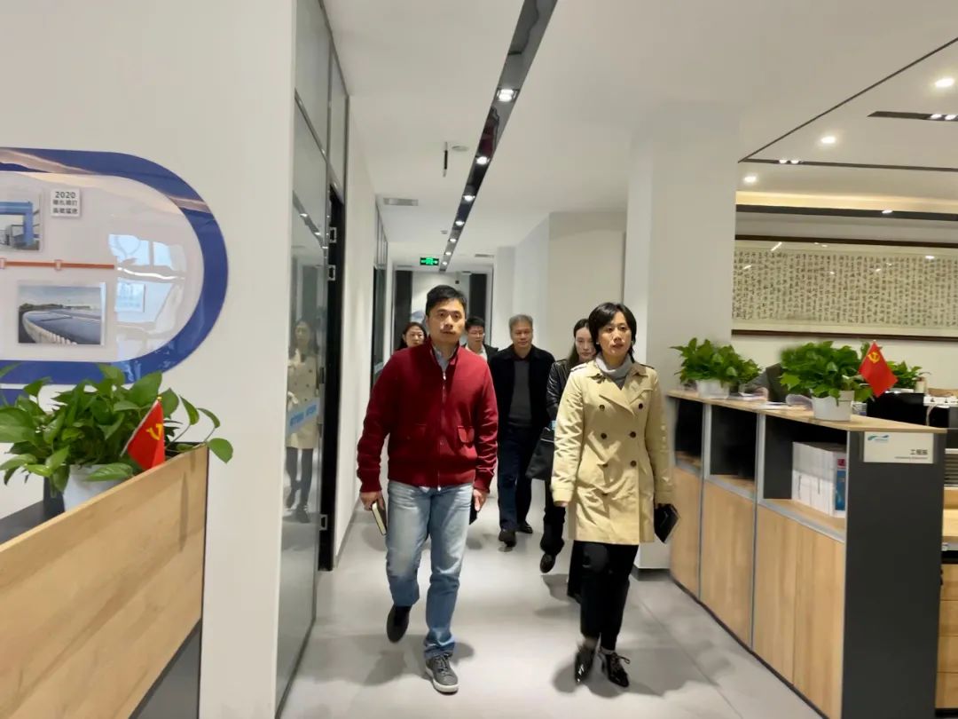 成都新經(jīng)濟(jì)發(fā)展委員會領(lǐng)導(dǎo)一行蒞臨碩特科技調(diào)研指導(dǎo)工作